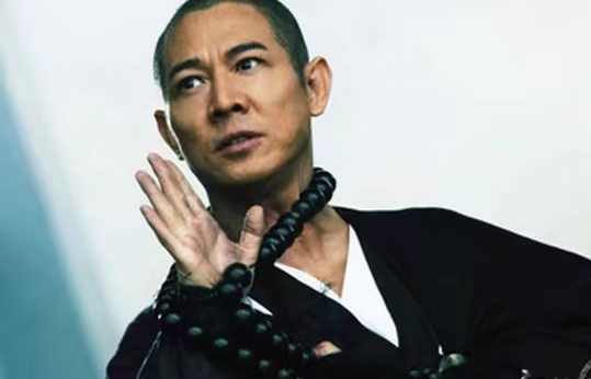 李连杰捐1亿为妻子祈福 | 如今在深山修行,每天打坐8小时 八字算命